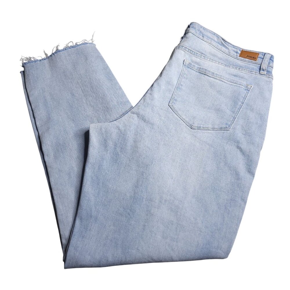 RSQ Vintage Mom Jeans 33 Light Wash Distressed High Rise Frayed Hem Stretch